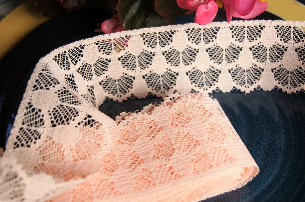 2¼" Raindrops Lace Trim - Peach