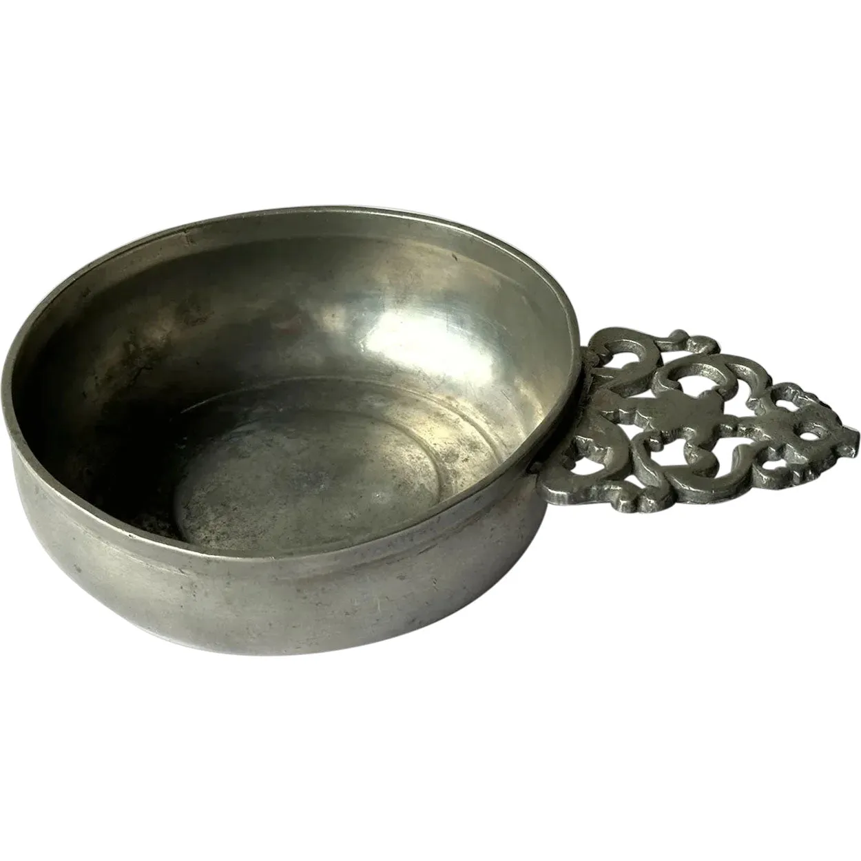 American New England Pewter Flowered Handle Porringer