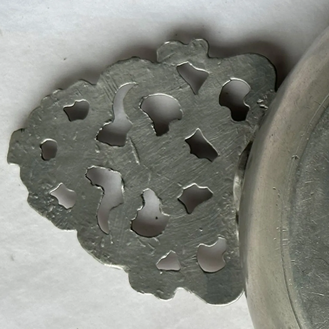 American New England Pewter Flowered Handle Porringer