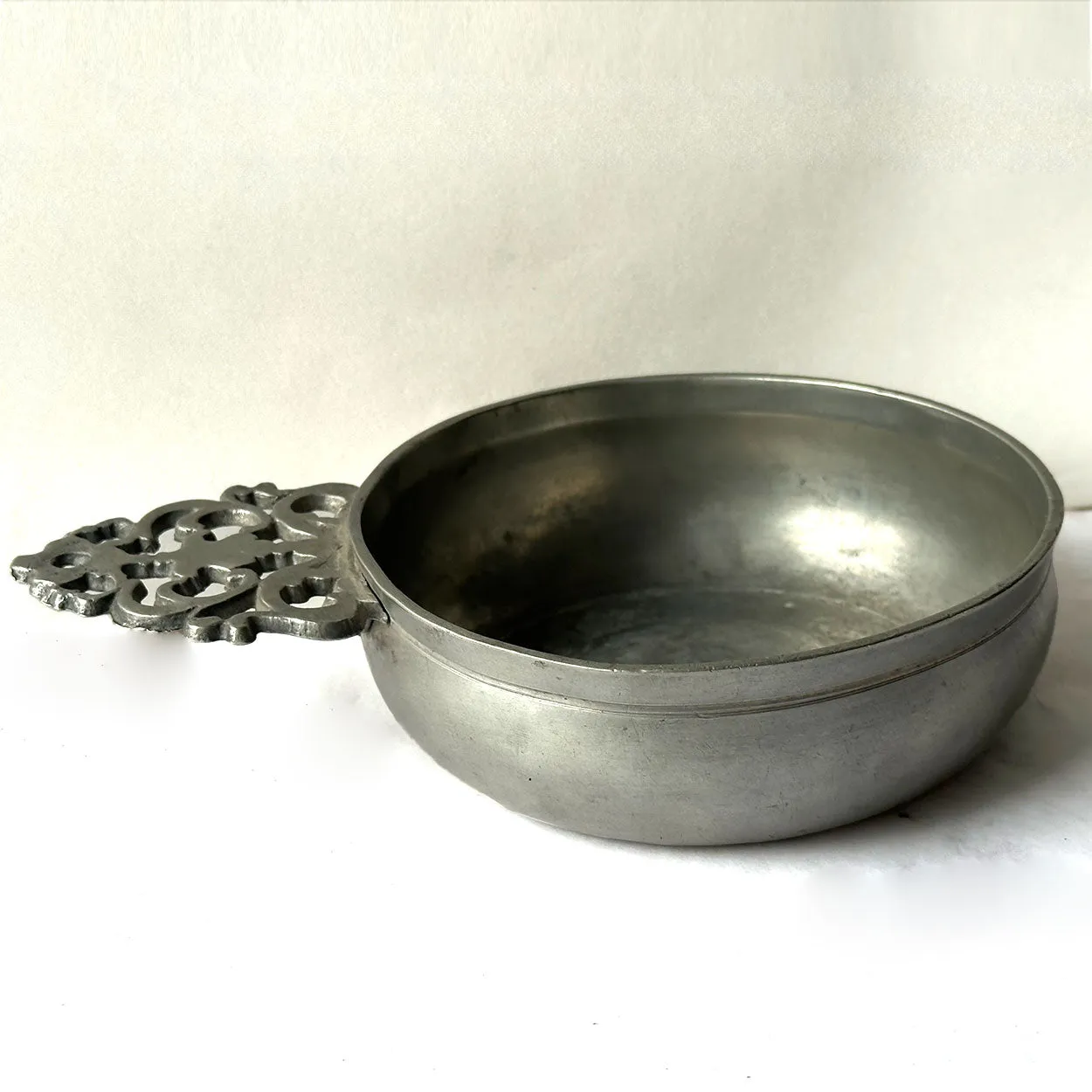 American New England Pewter Flowered Handle Porringer