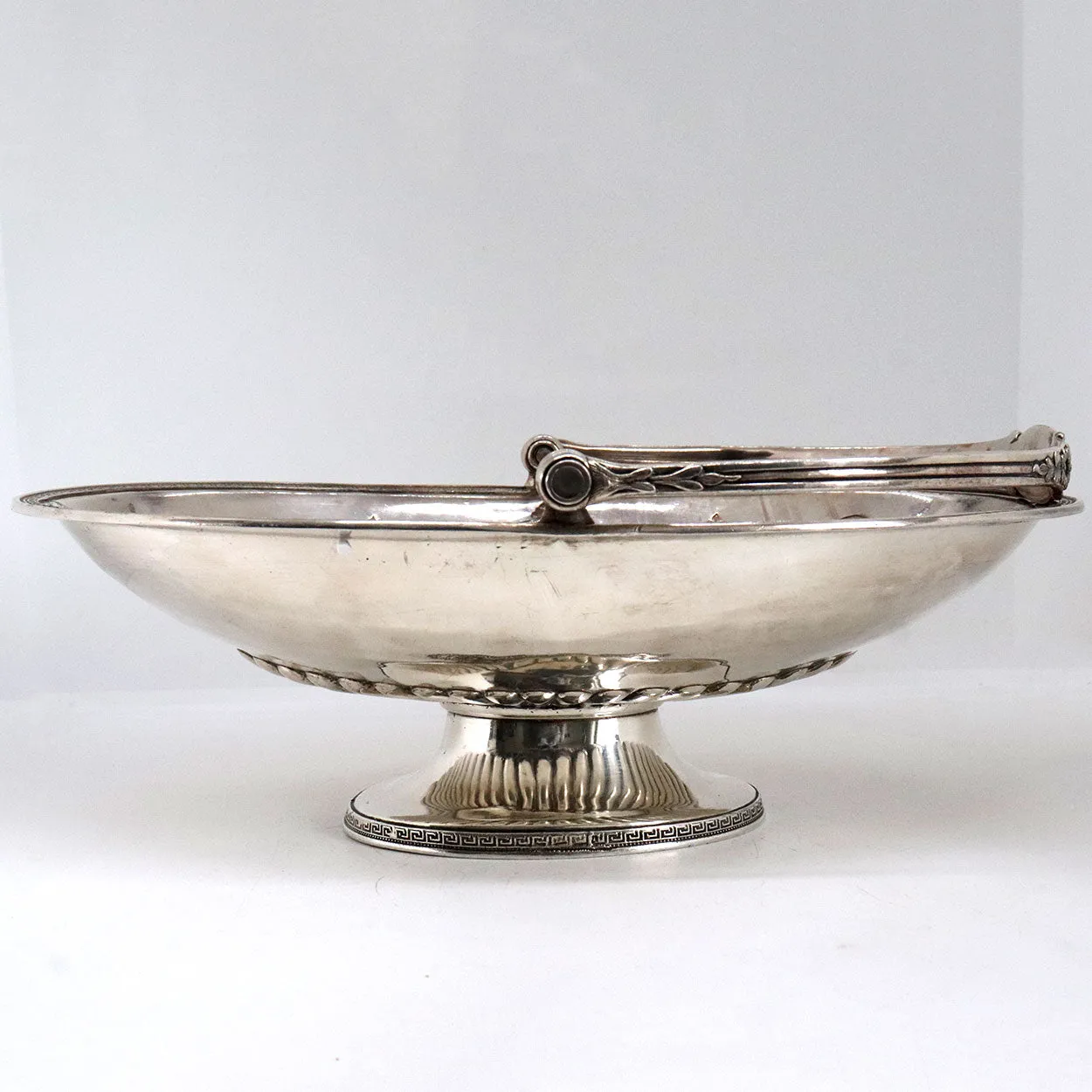 American Victorian Middleton Plate Co. Silverplate Bread/Fruit Footed Bride's Basket
