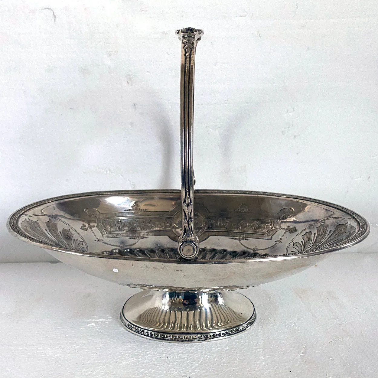 American Victorian Middleton Plate Co. Silverplate Bread/Fruit Footed Bride's Basket
