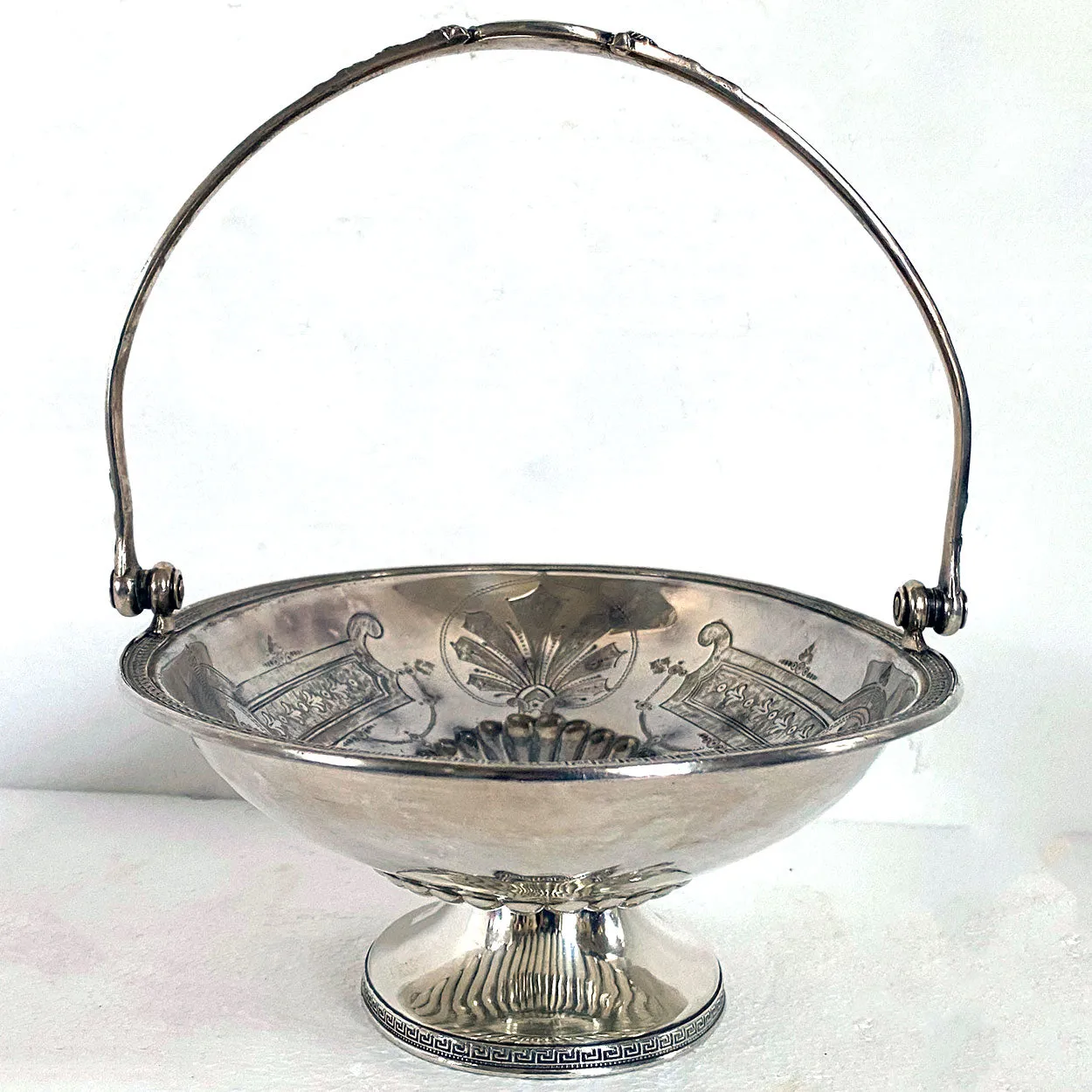 American Victorian Middleton Plate Co. Silverplate Bread/Fruit Footed Bride's Basket