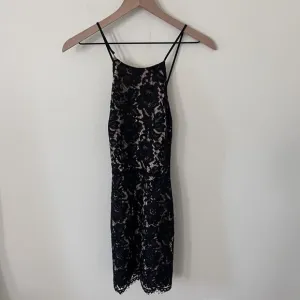 ASTR Womens XS Black Lace Overlay High Neck Open Back Strappy Dress *See Notes
