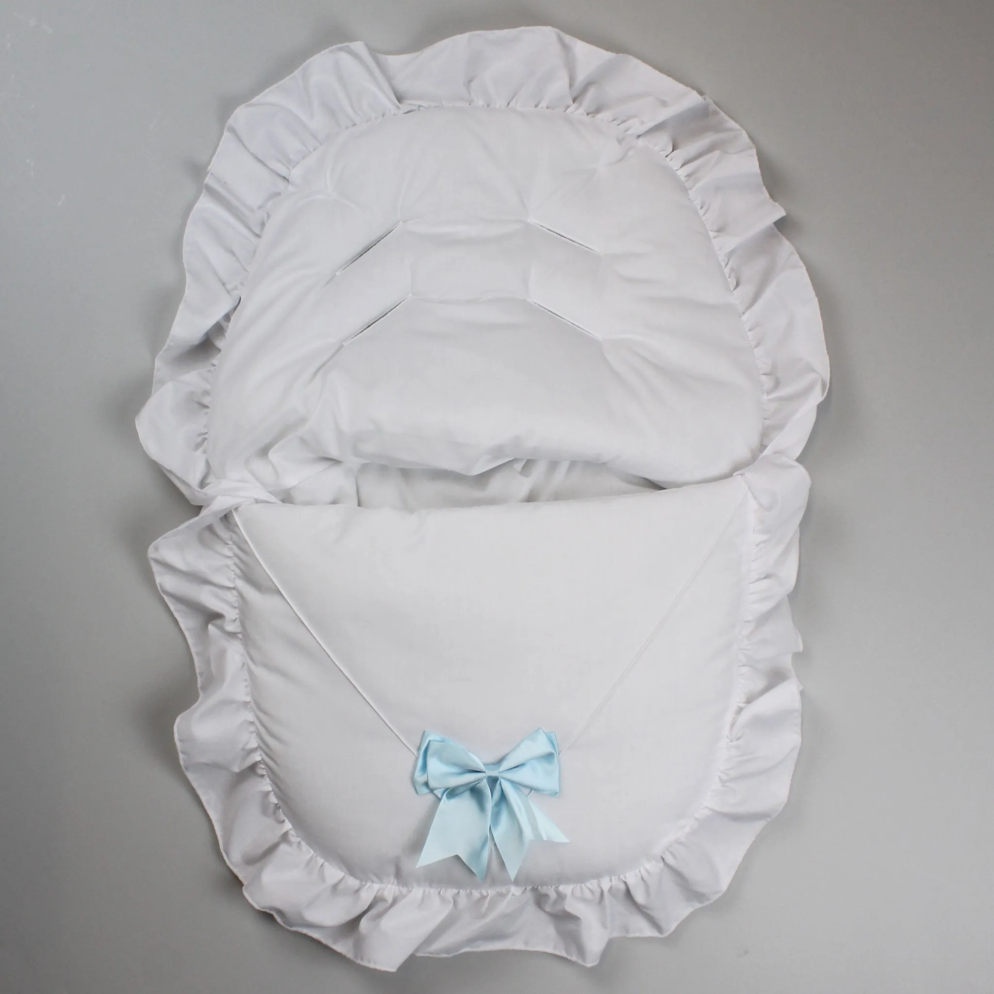 Car Seat / Cosy Toes - White With Blue Bow