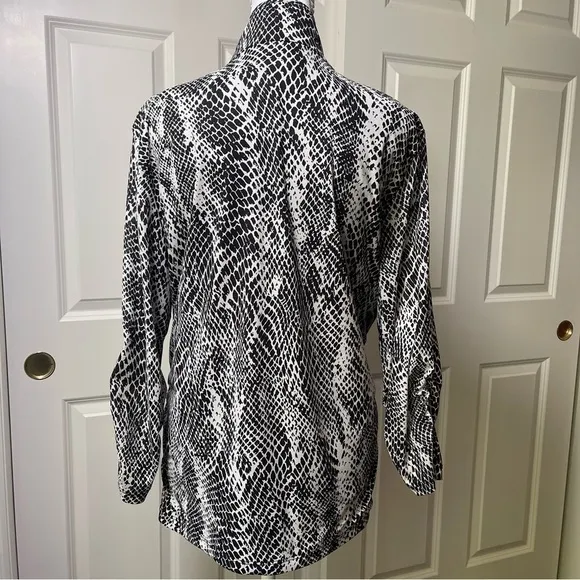 Chico’s Lightweight Zip Jacket Snake Print Black and White 3/4 Sleeve Ruching