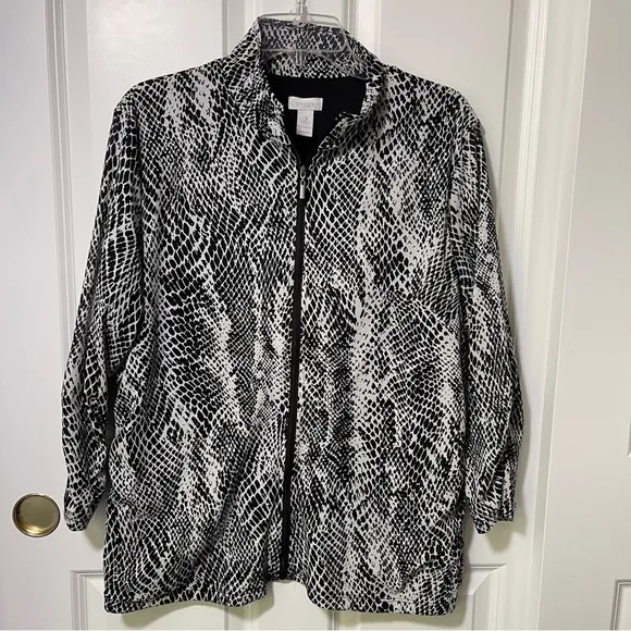 Chico’s Lightweight Zip Jacket Snake Print Black and White 3/4 Sleeve Ruching