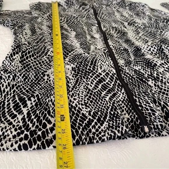 Chico’s Lightweight Zip Jacket Snake Print Black and White 3/4 Sleeve Ruching