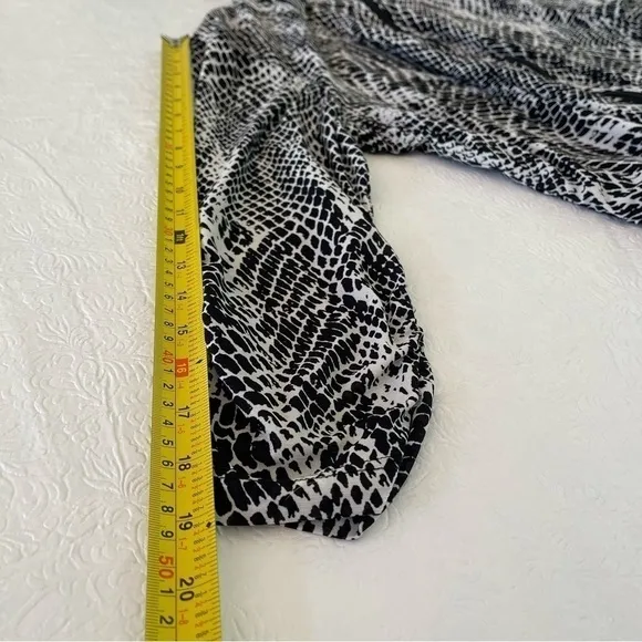 Chico’s Lightweight Zip Jacket Snake Print Black and White 3/4 Sleeve Ruching