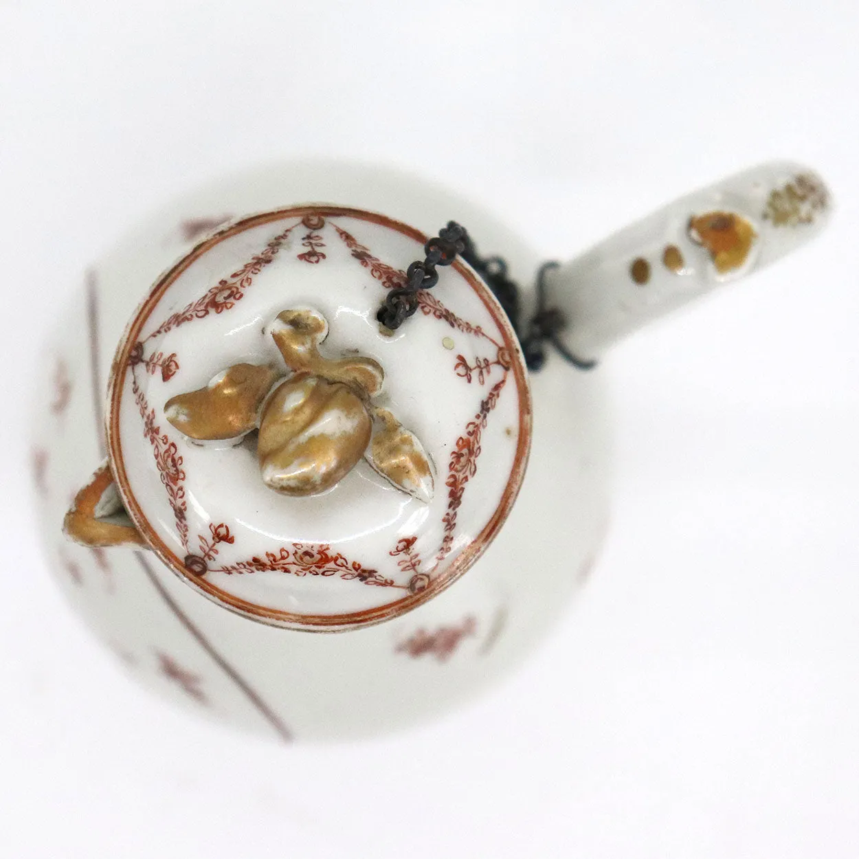 Chinese Export Iron Red and Gilt Porcelain Sparrow Beak Jug with Chained Lid