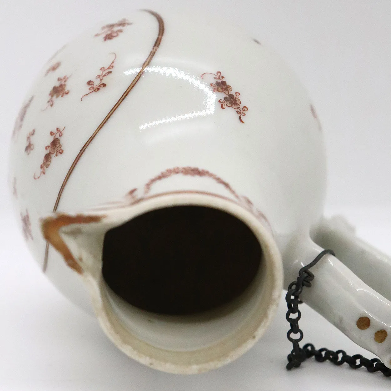Chinese Export Iron Red and Gilt Porcelain Sparrow Beak Jug with Chained Lid