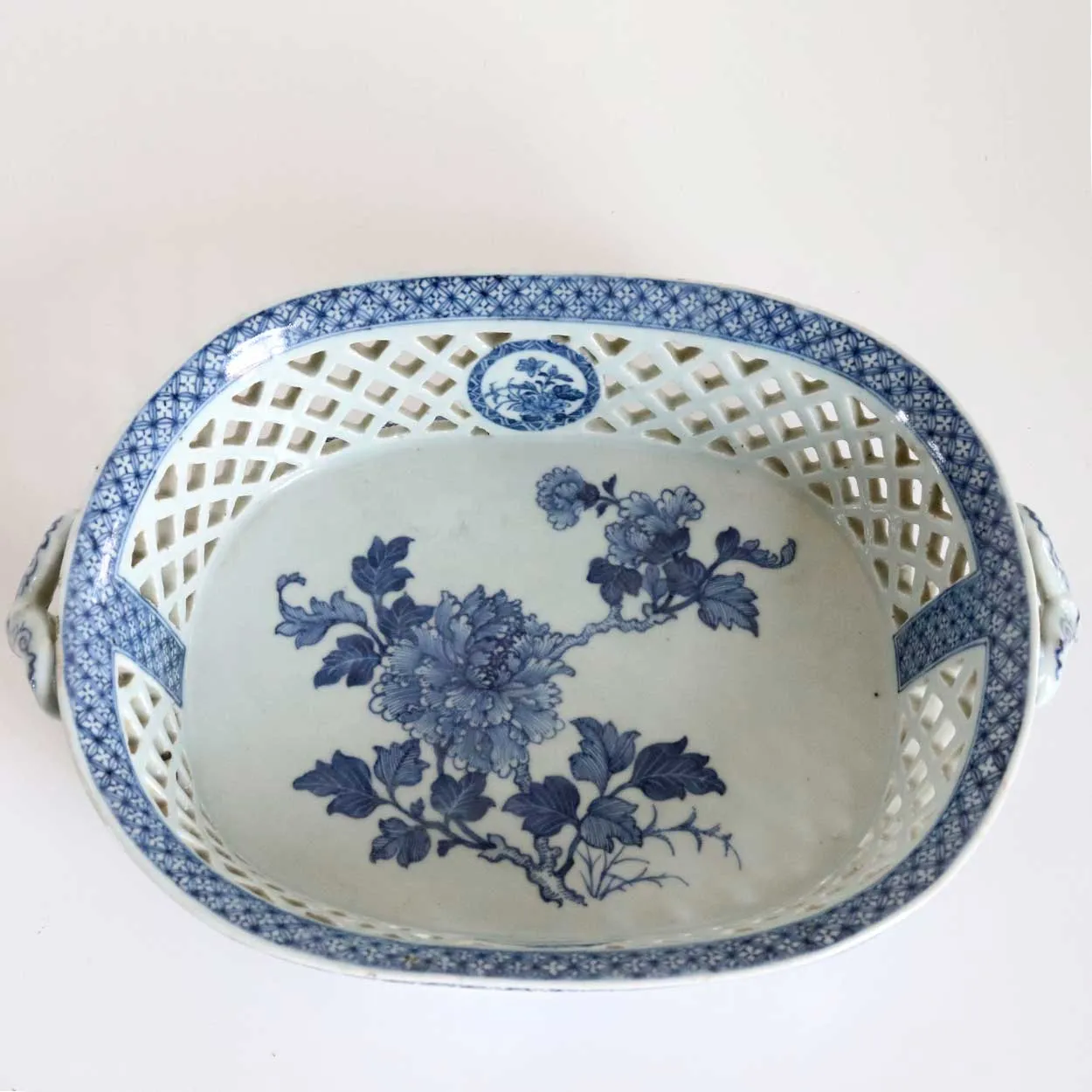 Chinese Export Qianlong Blue and White Porcelain Reticulated Basket