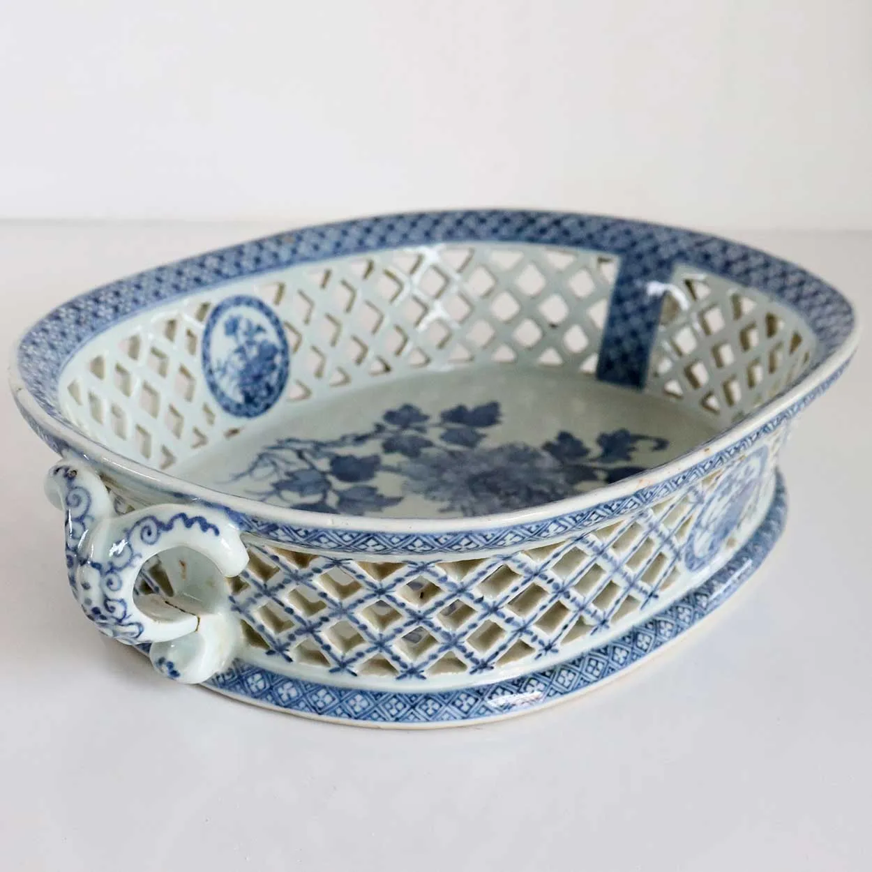 Chinese Export Qianlong Blue and White Porcelain Reticulated Basket
