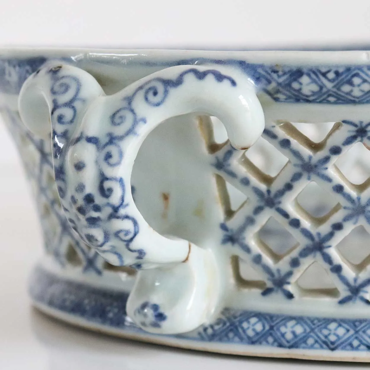 Chinese Export Qianlong Blue and White Porcelain Reticulated Basket