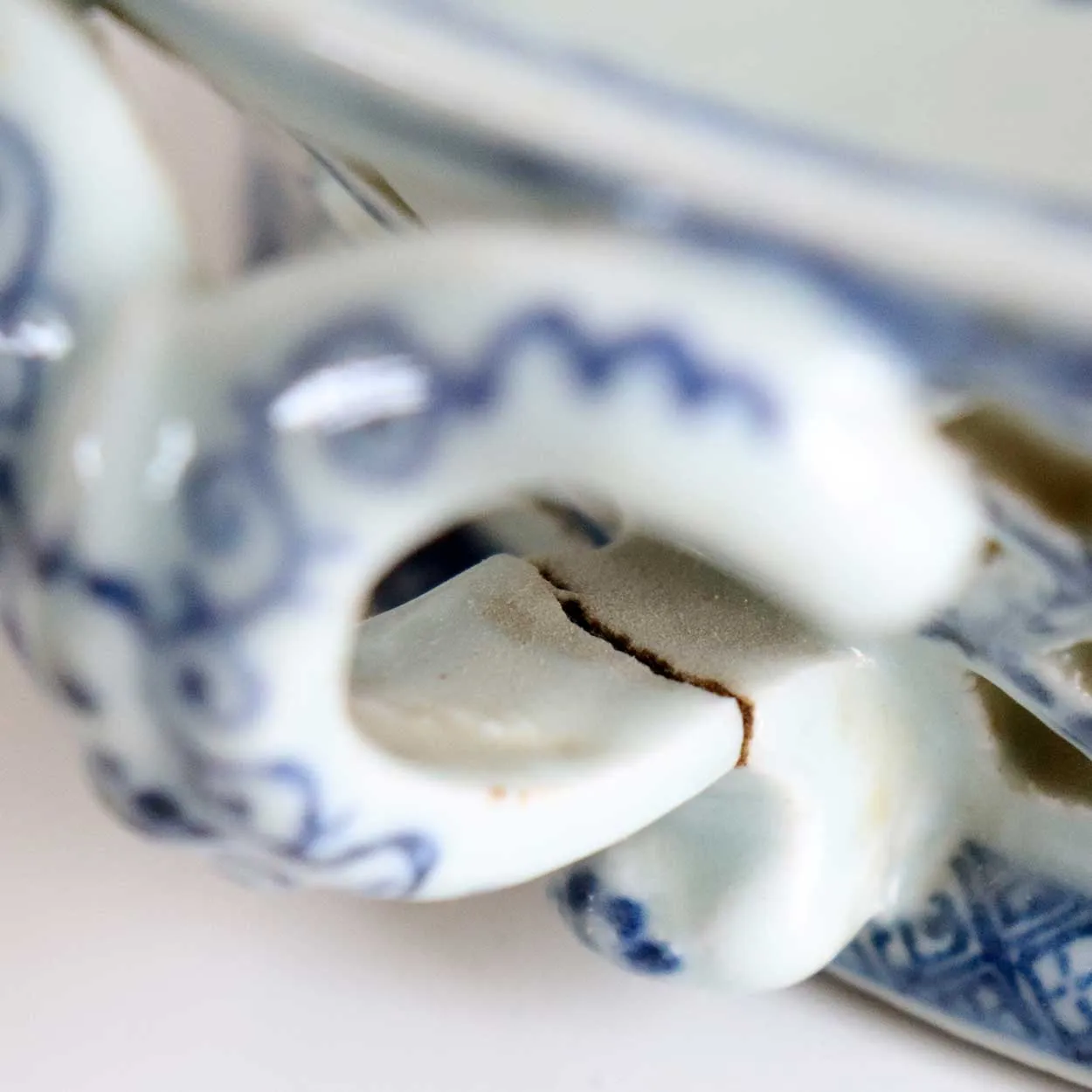 Chinese Export Qianlong Blue and White Porcelain Reticulated Basket
