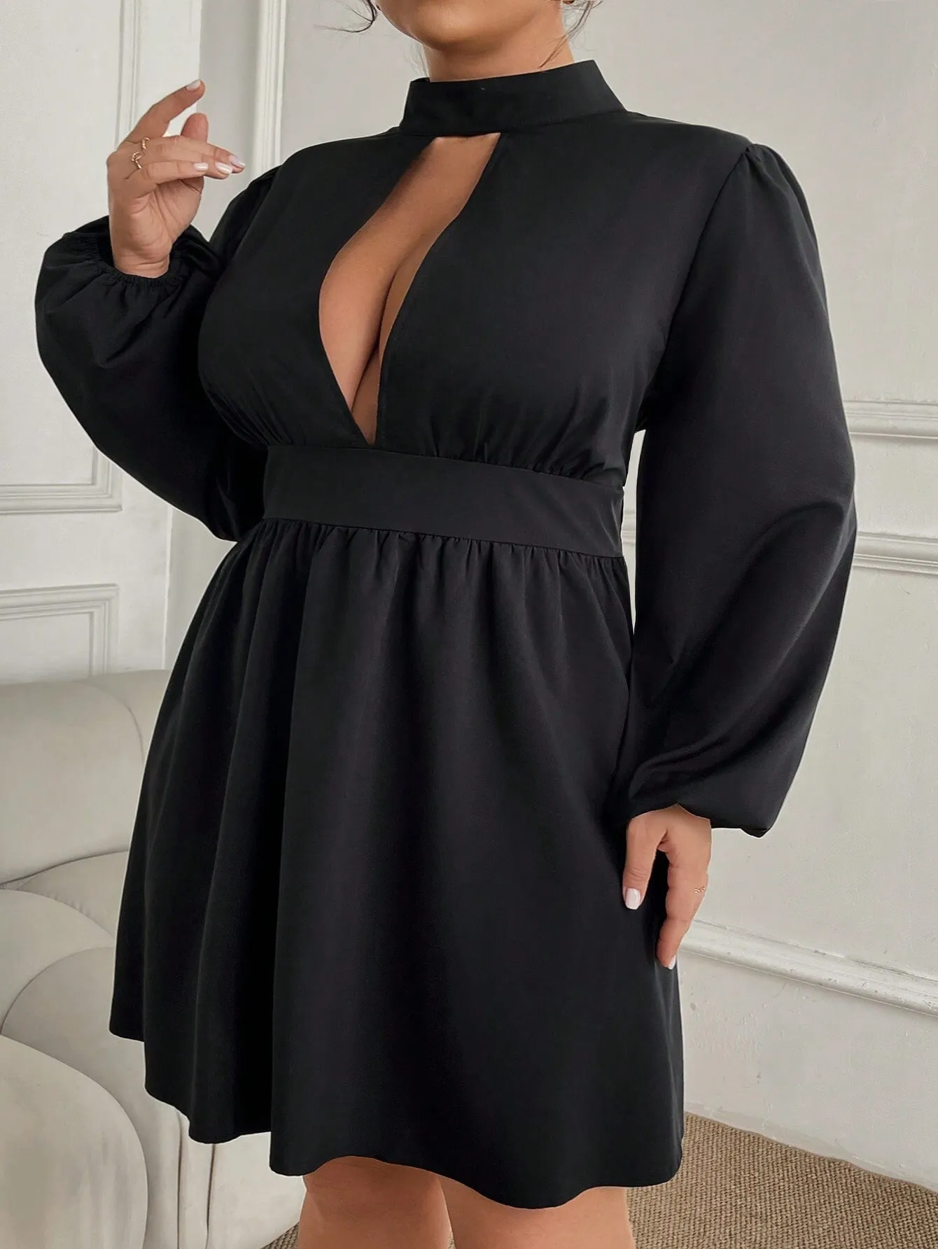 Elegant Keyhole Half-High Collar Short Dress with Flowing Silhouette