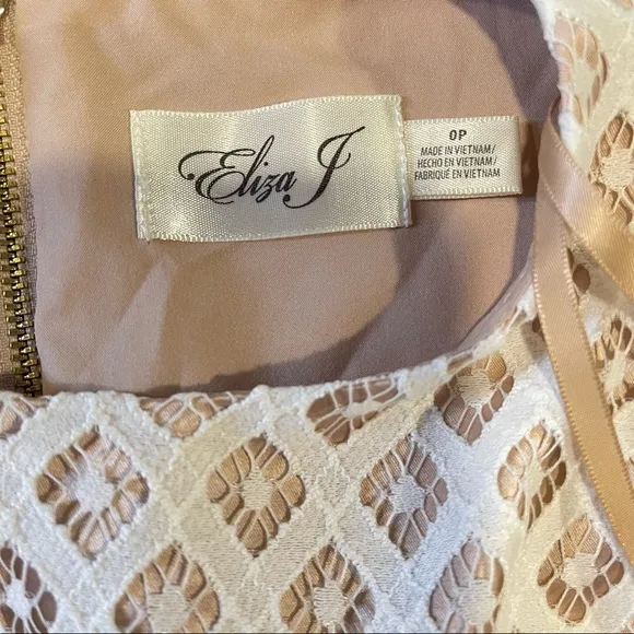 Eliza J White Lace Overylay Embroidery BellSleeve Babydoll Aline Dress Size 0 P