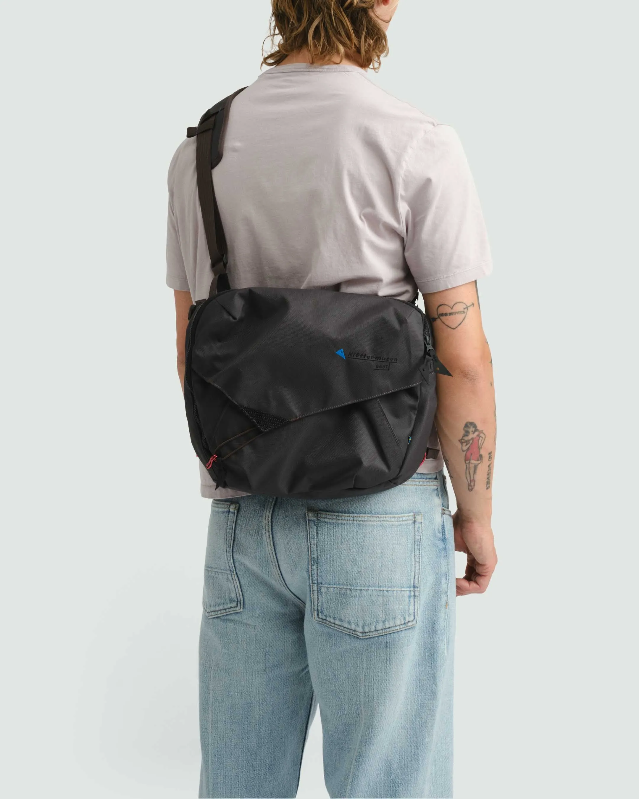 Gaut Messenger Bag - Raven