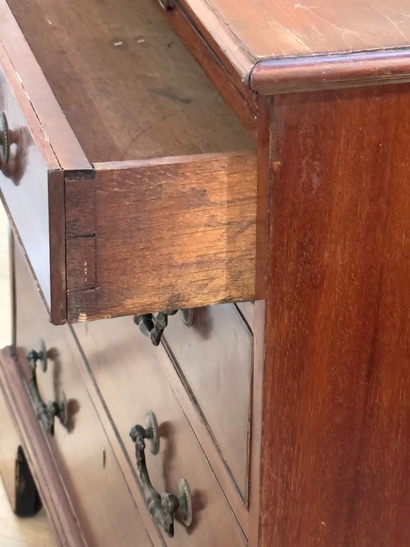 Georgian Mahogany Bachelor’s Chest
