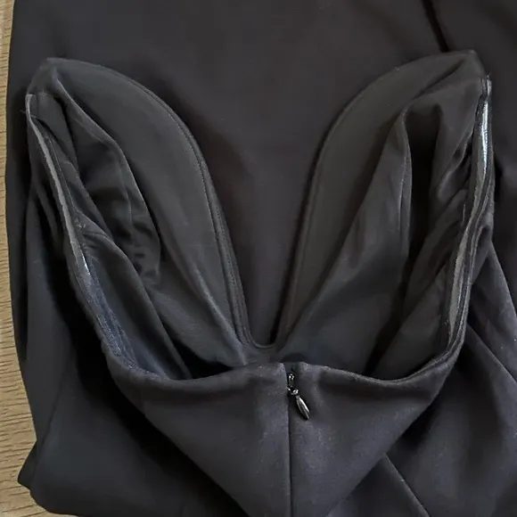 H:OURS x REVOLVE | Date Night Deep-V Cynlee Mini Dress in Black Noir | Size S