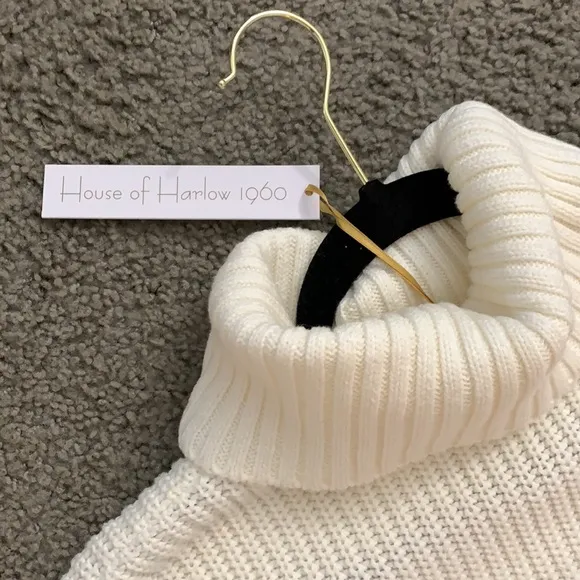 House of Harlow Sweater, Small, NWT
