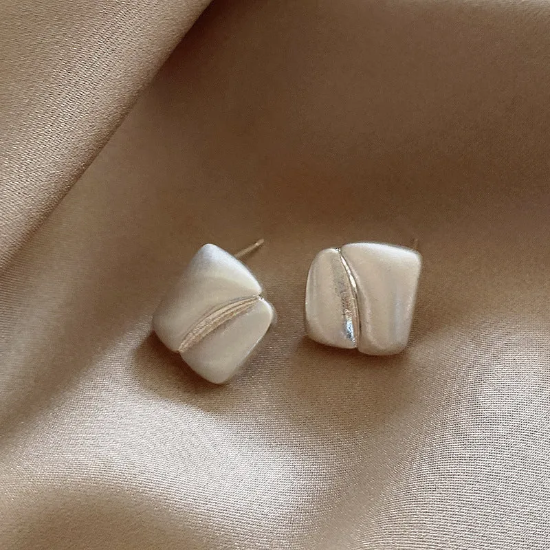 INSTOCK- 925 silver needle Hong Kong style retro metal earrings
