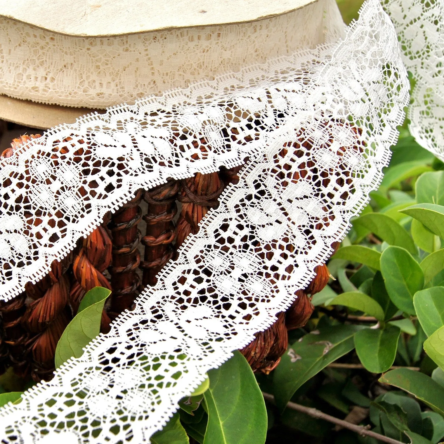 Intricate Floral Leaf Picot Vintage Lace Off White 1⅞" wide