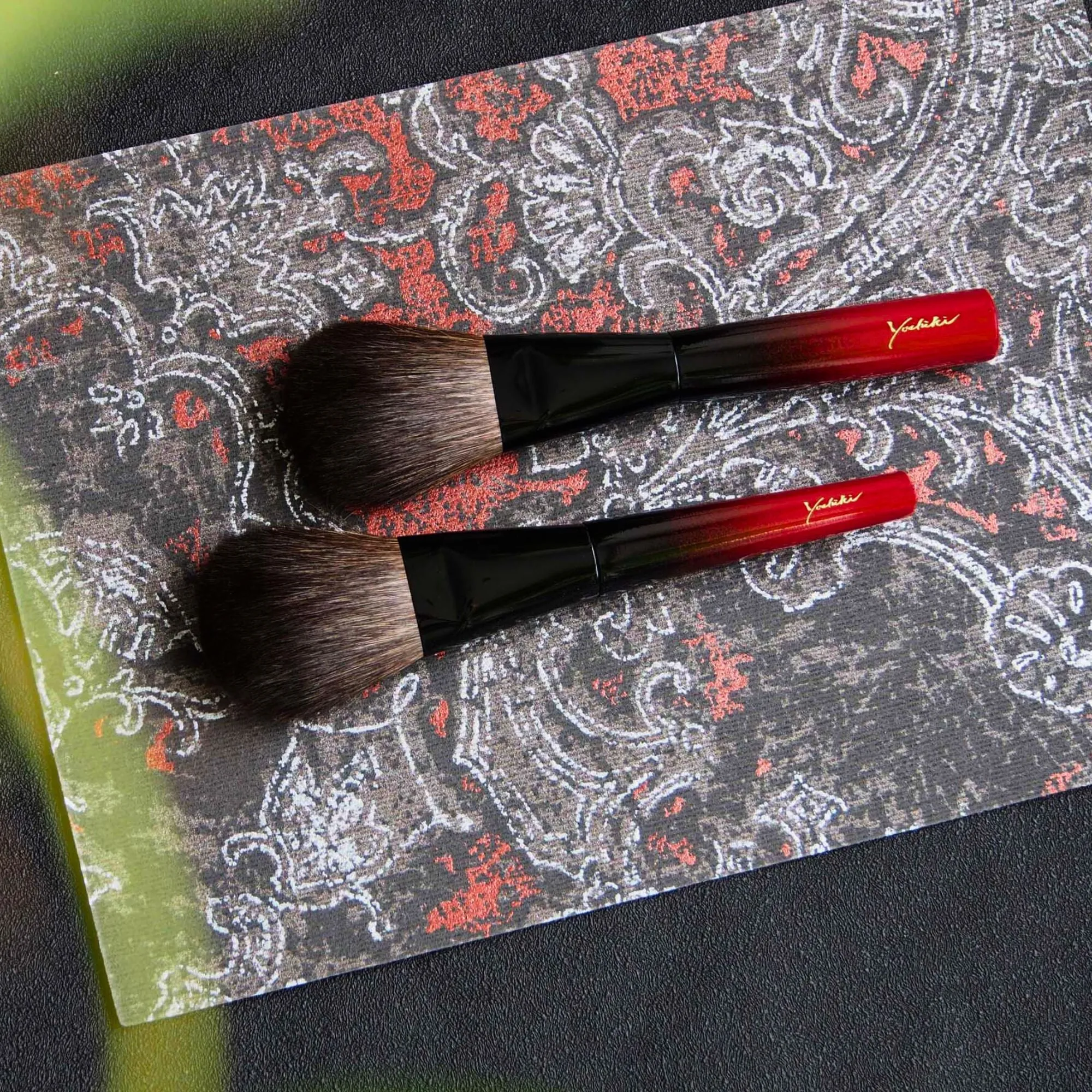 Koyudo Yoshiki Red Gradient Powder Brush (Standard)