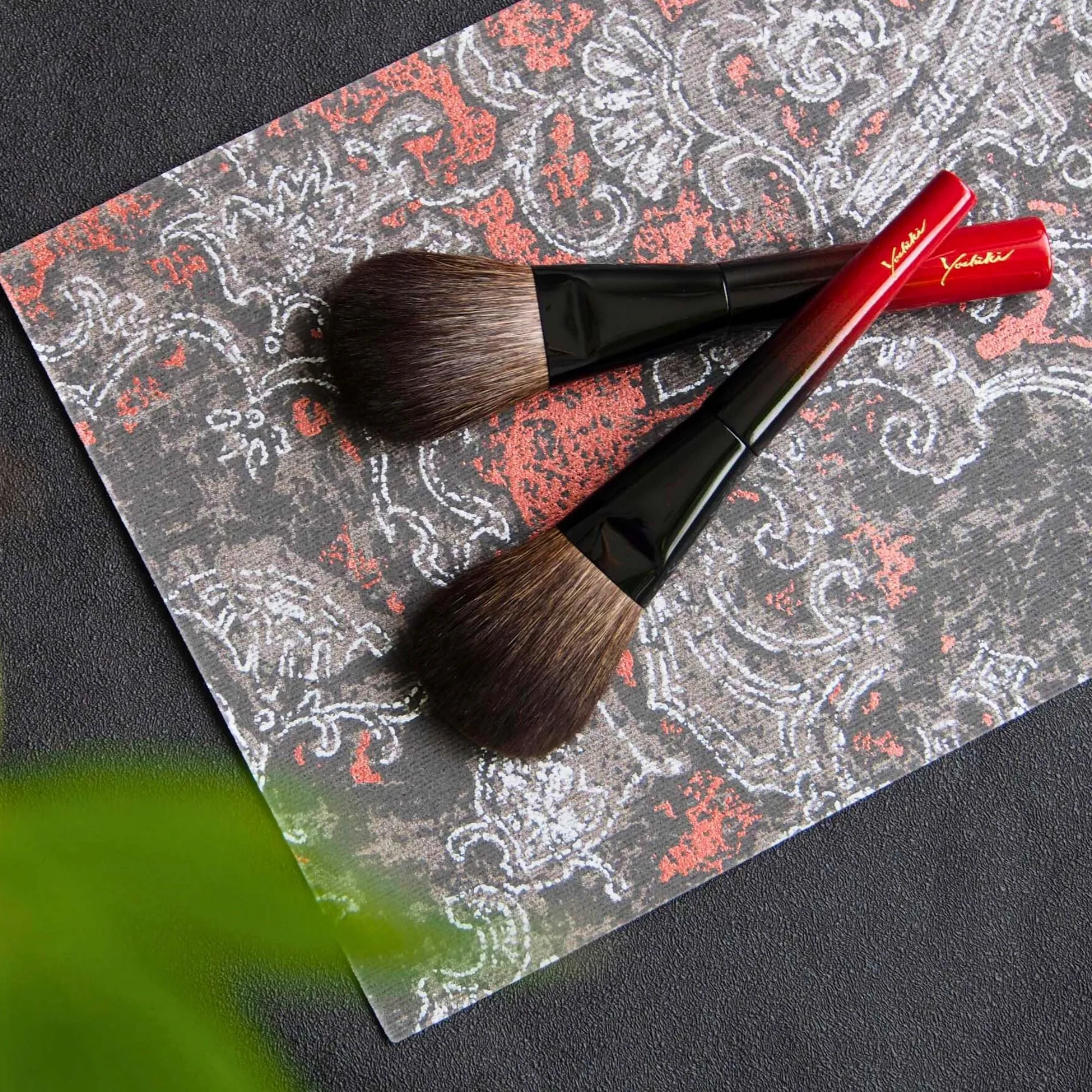 Koyudo Yoshiki Red Gradient Powder Brush (Standard)