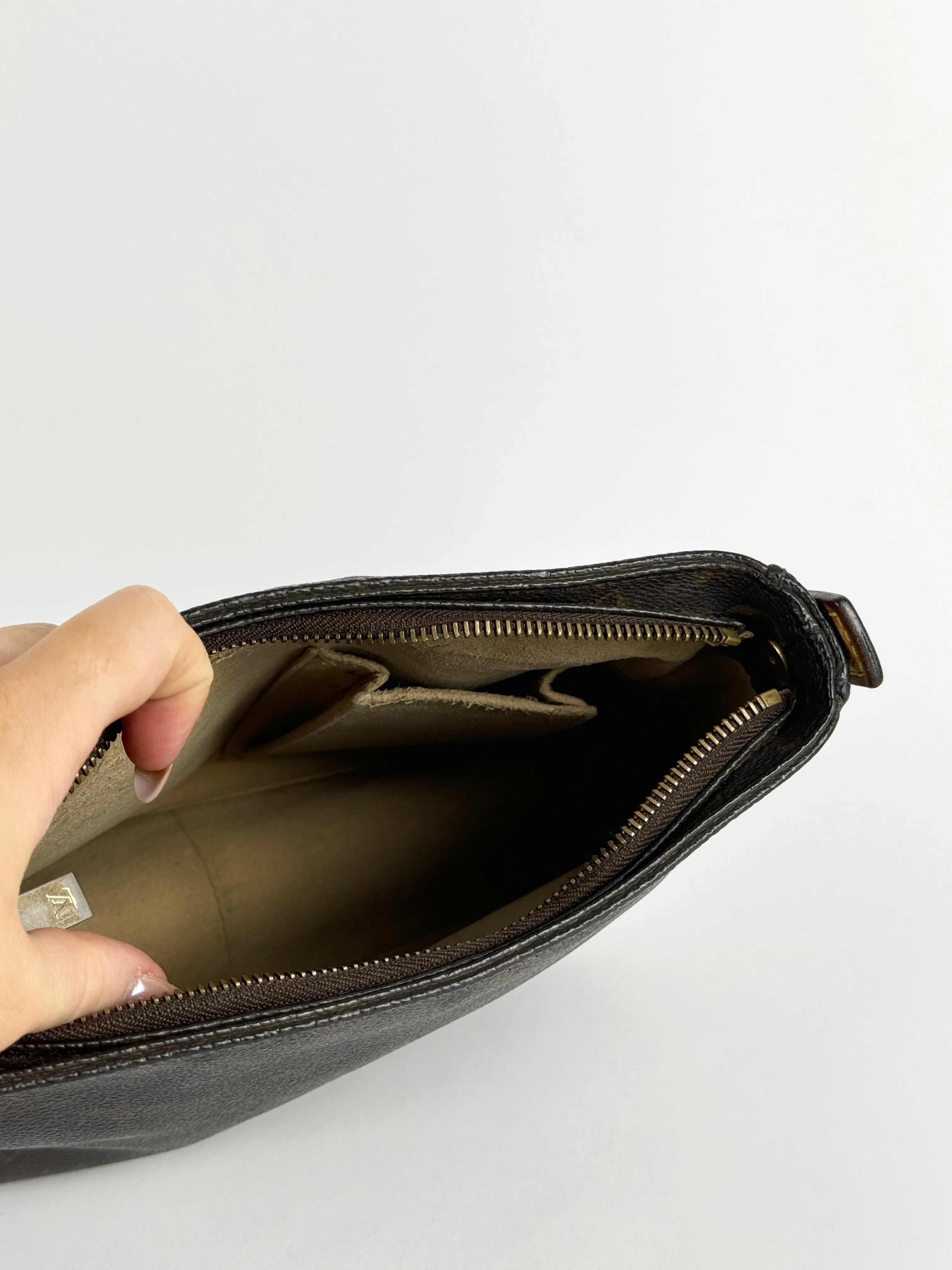 Louis Vuitton Looping MM Shoulder Bag