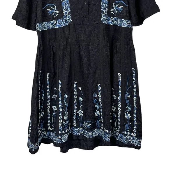 Nanette Lepore Bond Street Embroidered Dress Size 6 in Marshmallow &amp; Navy Blue
