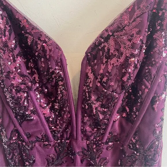 NWT DB Studio SZ 14 MSRP $169 Short Allover Sequin Illusion Plunge Dress