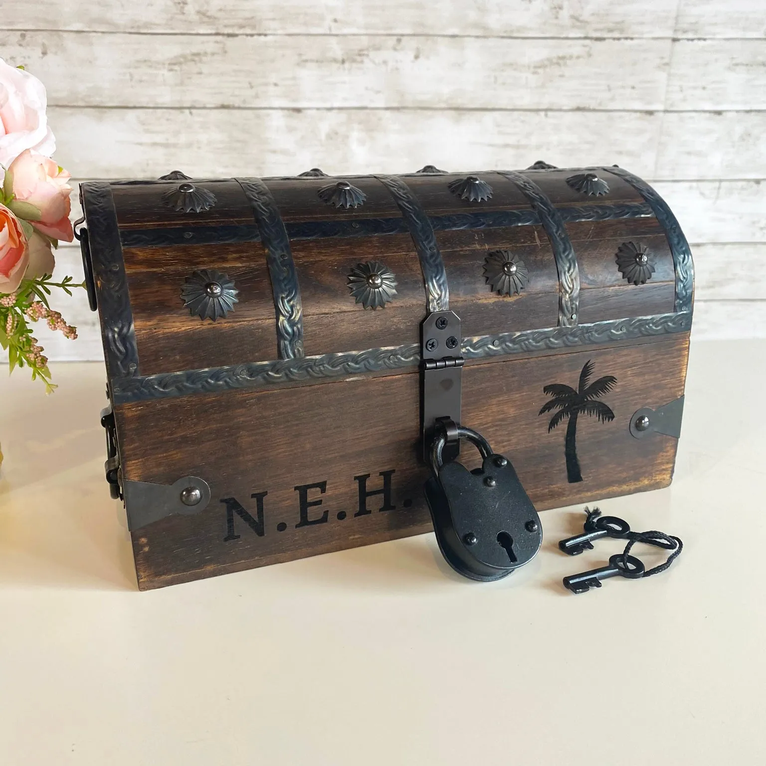 Personalized Treasure Chest with Lock and Skeleton Keys