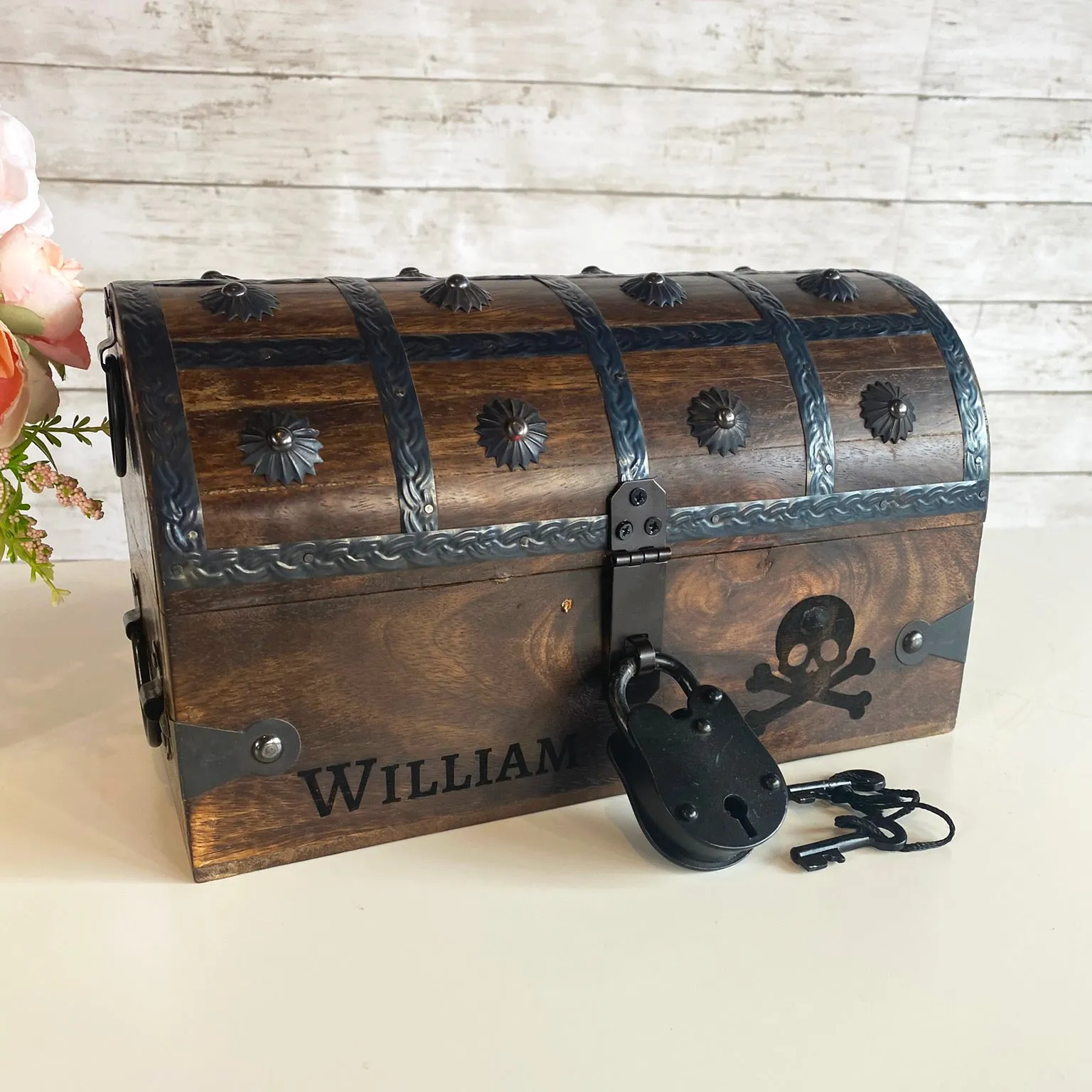 Personalized Treasure Chest with Lock and Skeleton Keys