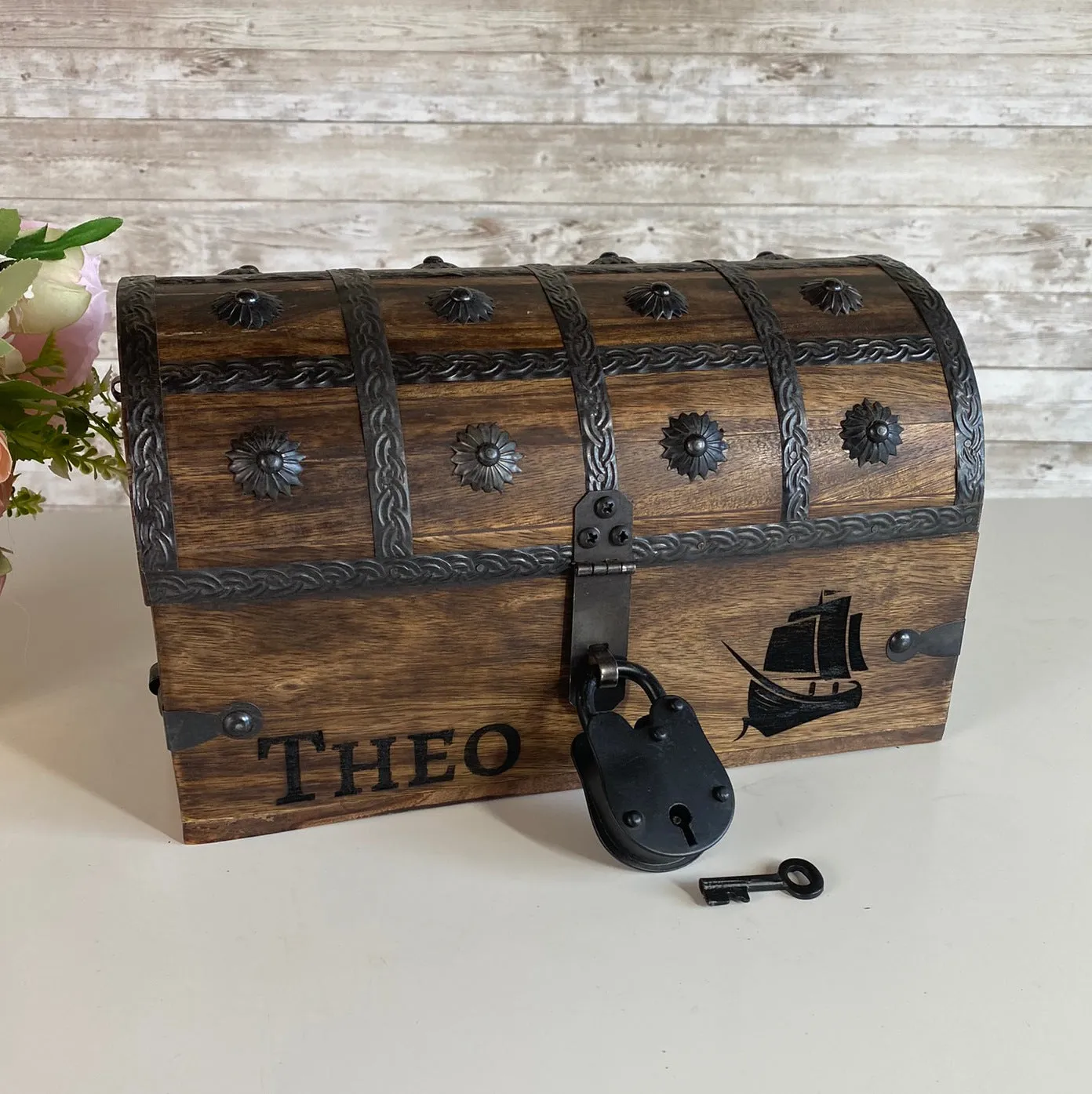 Personalized Treasure Chest with Lock and Skeleton Keys
