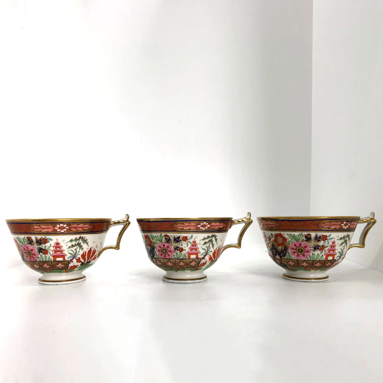 Set of 22 English Worcester Flight, Barr and Barr Porcelain Fence and Pagoda Cups and Saucers