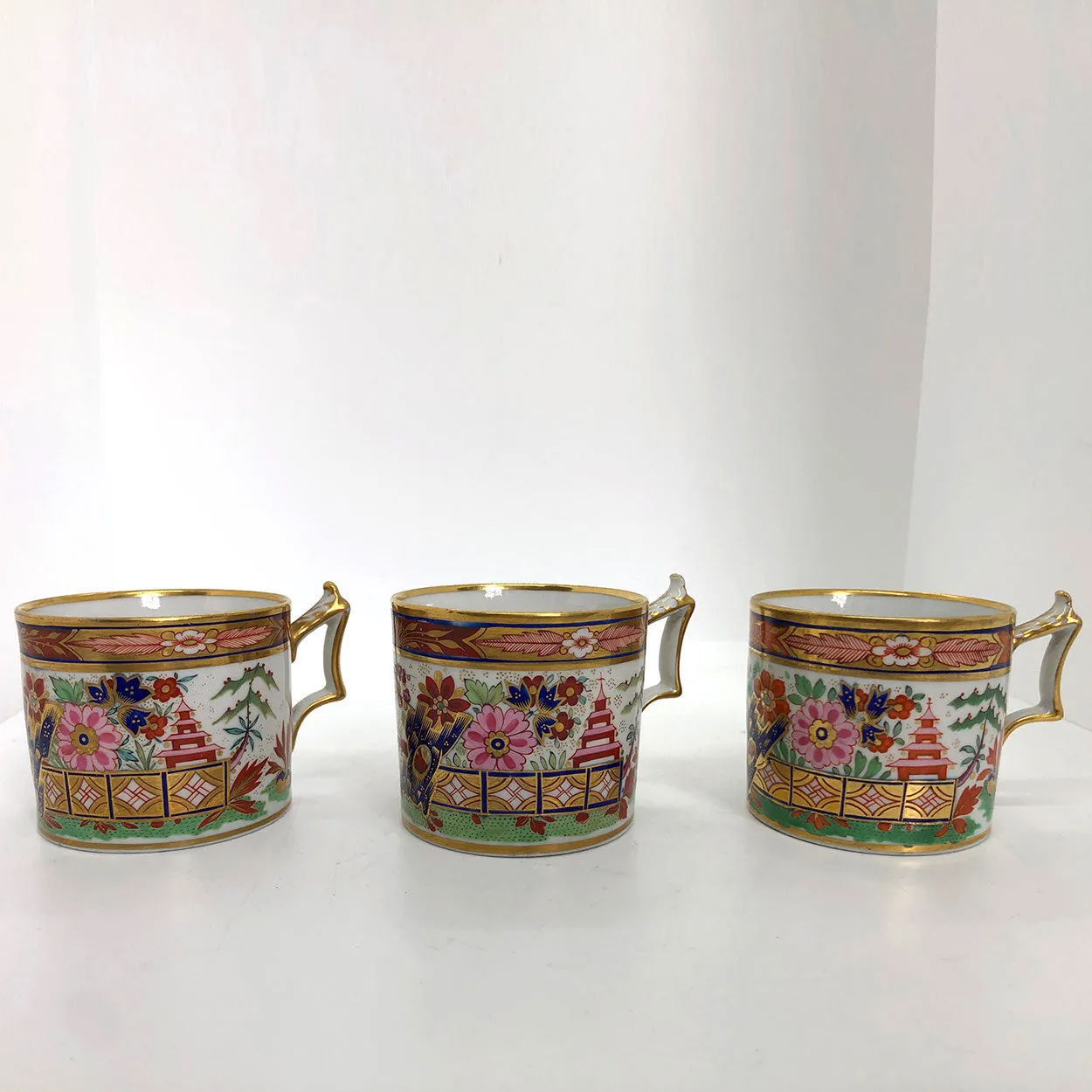 Set of 22 English Worcester Flight, Barr and Barr Porcelain Fence and Pagoda Cups and Saucers