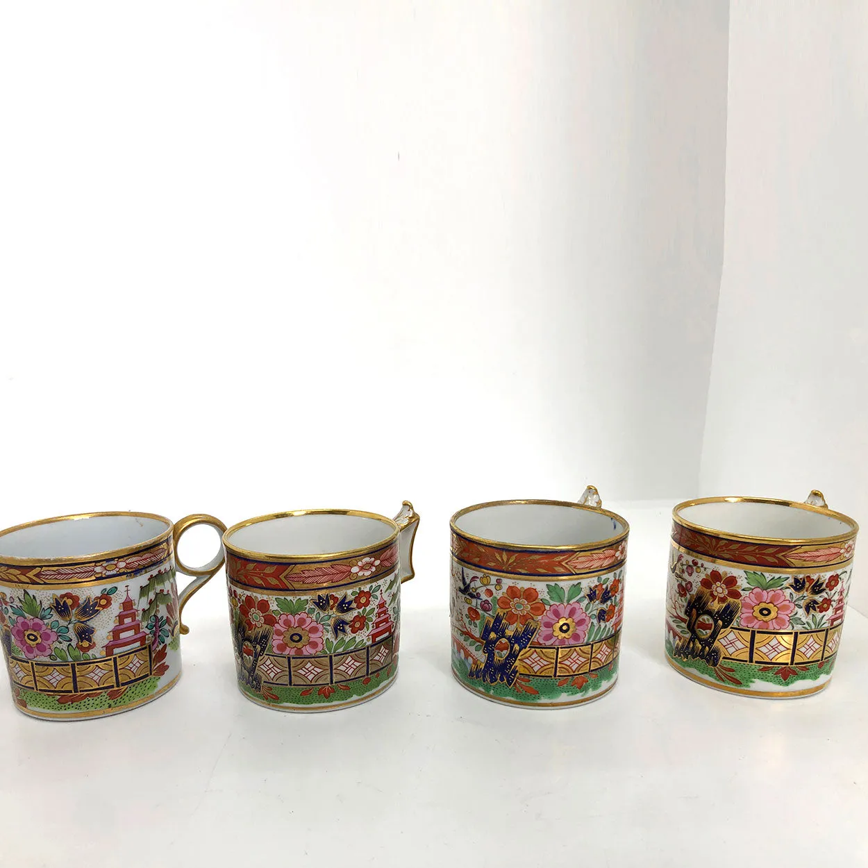 Set of 22 English Worcester Flight, Barr and Barr Porcelain Fence and Pagoda Cups and Saucers