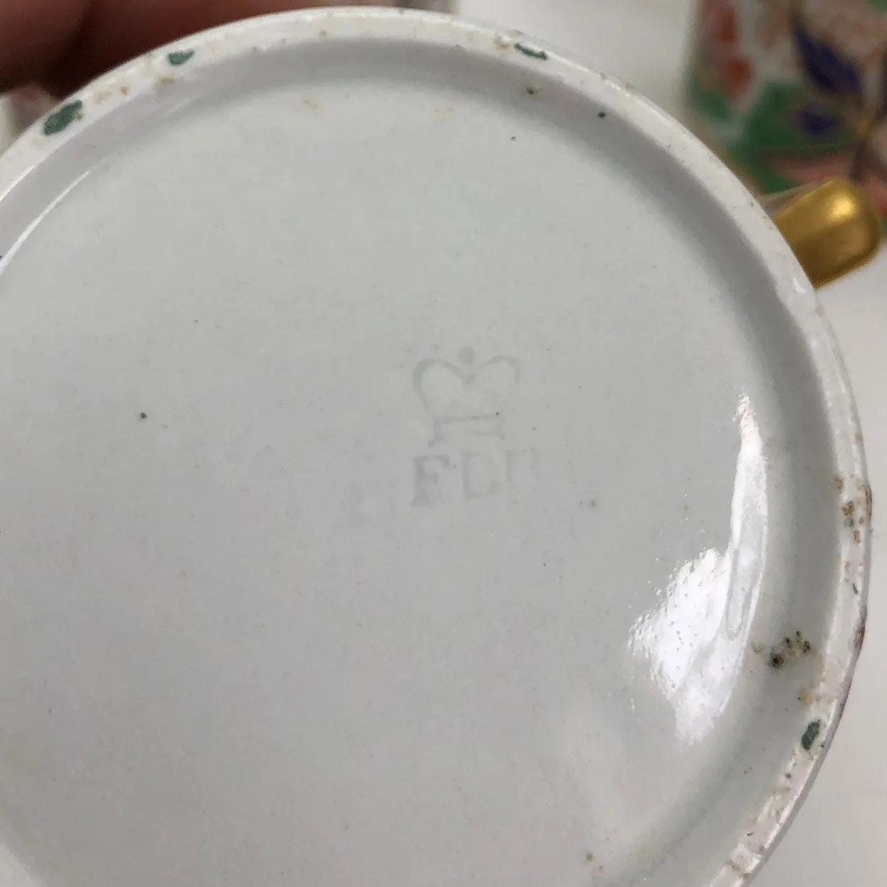 Set of 22 English Worcester Flight, Barr and Barr Porcelain Fence and Pagoda Cups and Saucers