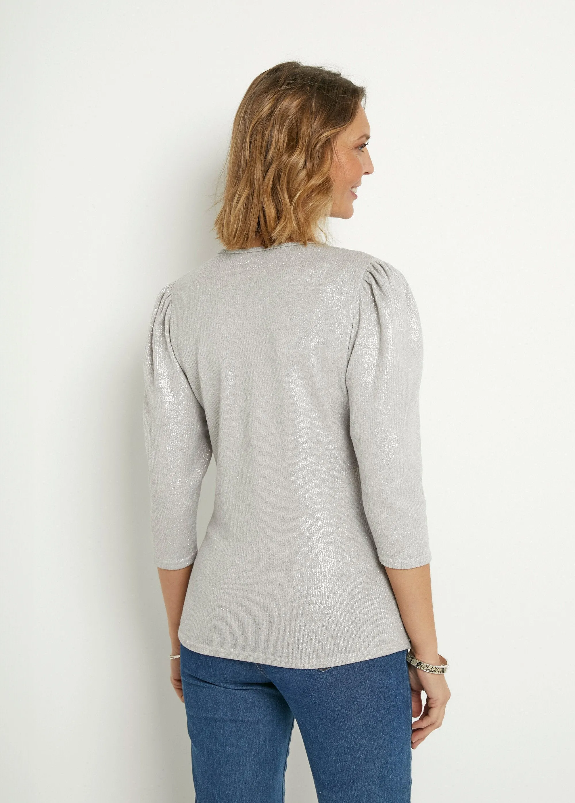 Shiny V-neck T-shirt with pleated shoulders