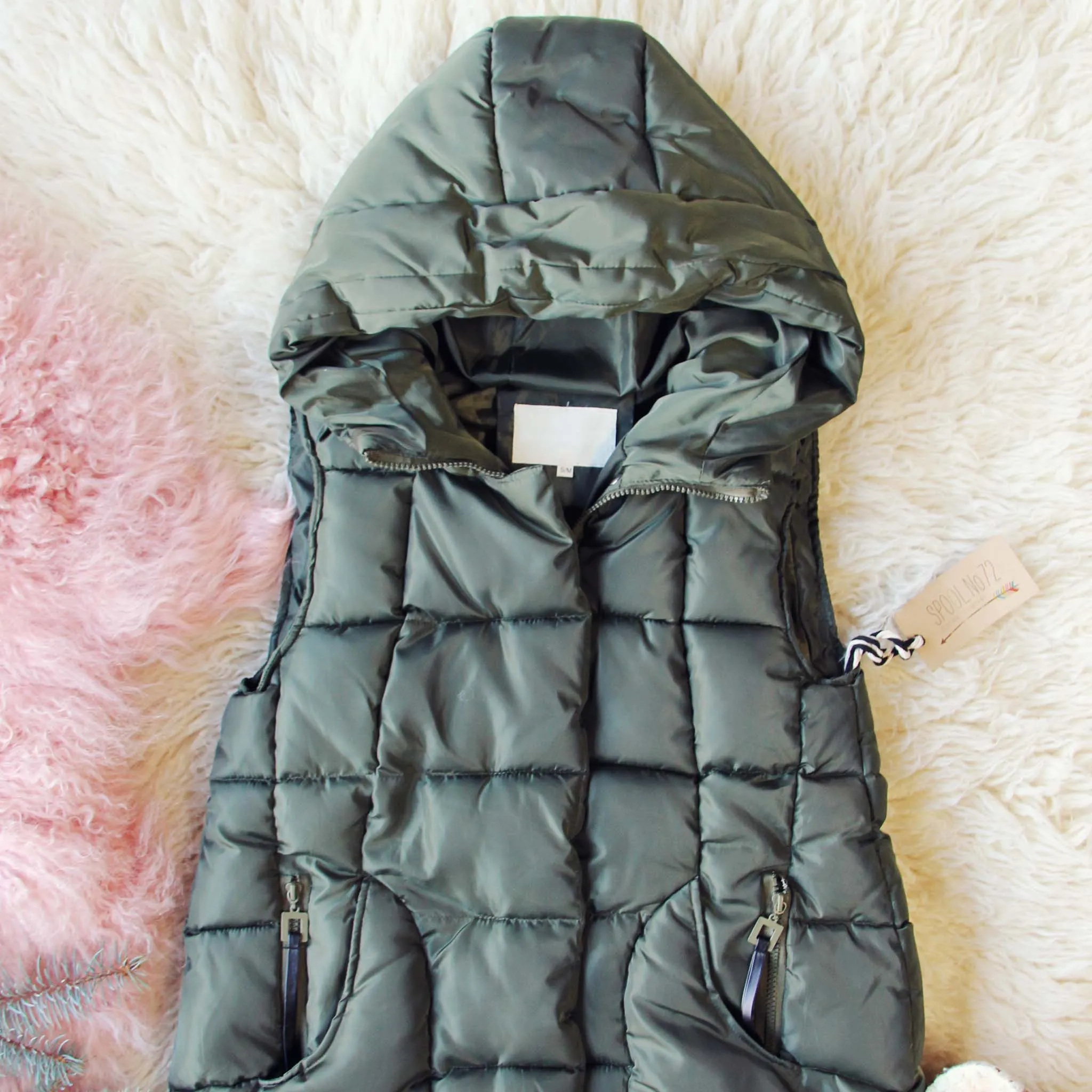 Snowy Seattle Vest in Olive