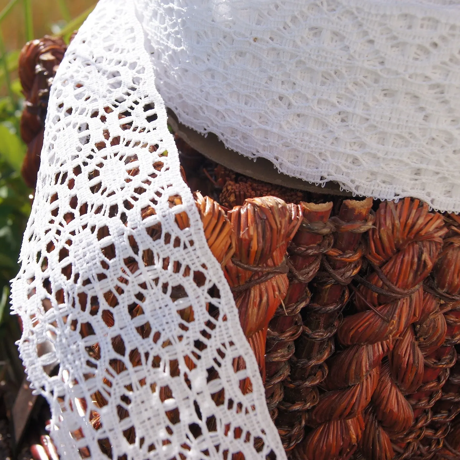 White Wheel Motifs Vintage Cluny Lace 2½" wide